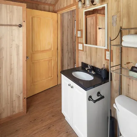 Sky Eco - Glacier General Store And Cabins Coram Esterno foto