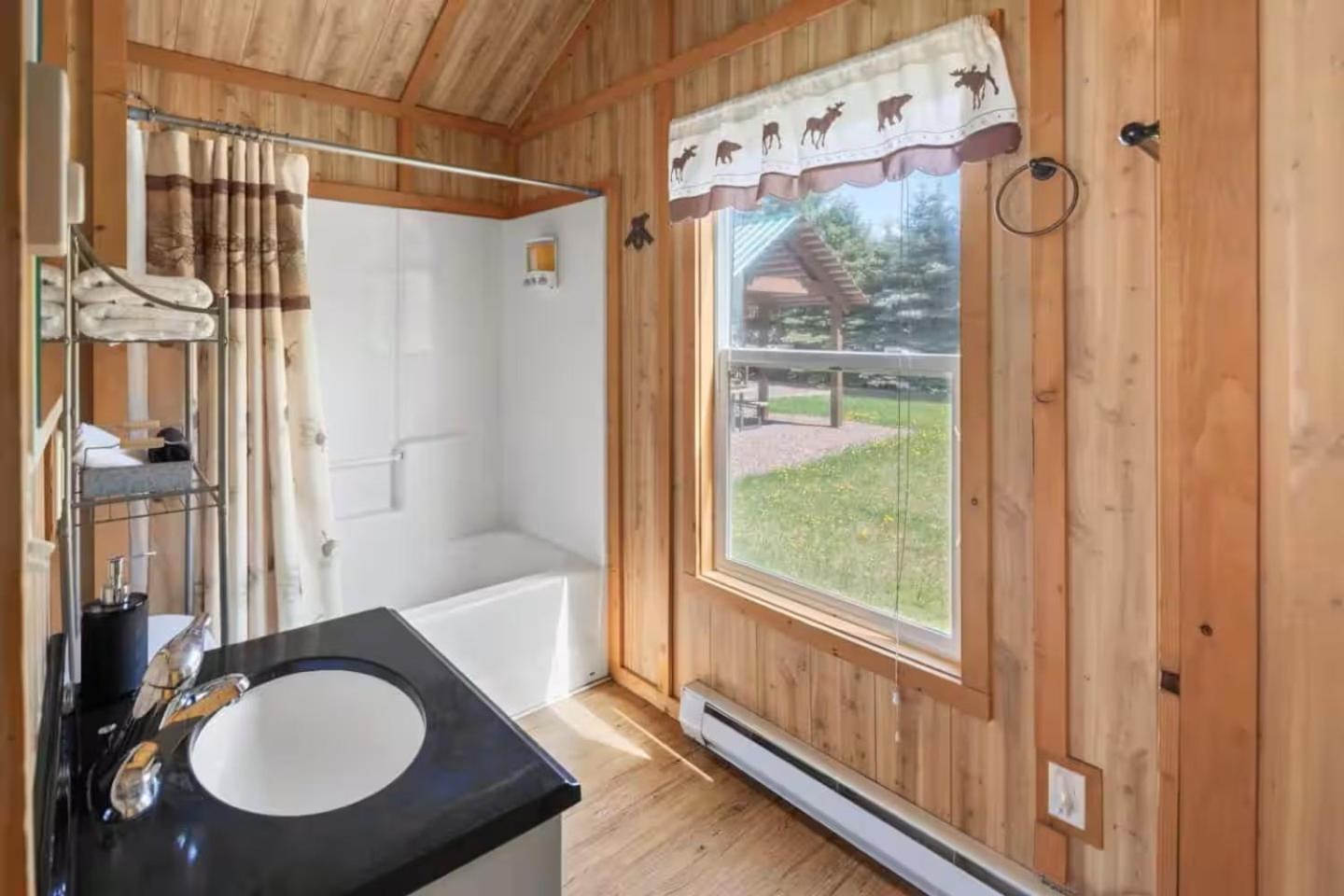 Lodge Sky Eco - Glacier General Store And