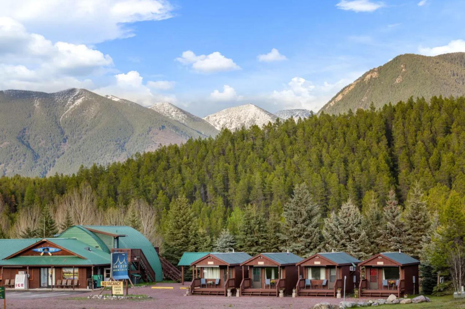 Sky Eco - Glacier General Store And Lodge Coram